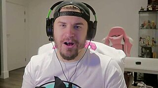 Uncensored hentai game with squirting girls