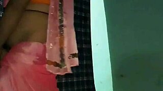 Hot Mujra In Saree By Shemale