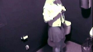 Amateur girl masturbates in public and gets caught on camera