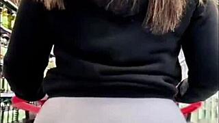 Big booty babe twerks in softcore porn video