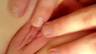 Masturbation and pussy licking in HD video