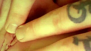 Masturbation and pussy licking in HD video