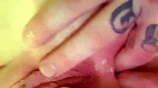 Masturbation and pussy licking in HD video