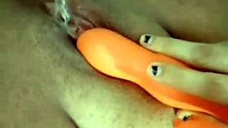 European beauty gives a blowjob and cunilingus in a steamy masturbation session