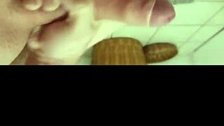 Johnny Dickinson's steamy bath session culminates in a powerful climax