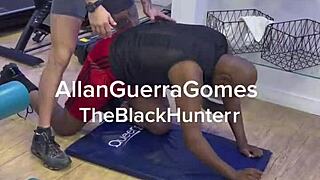 allan guerra, o lutador de mma, treina com negão e rola broderagem na sauna