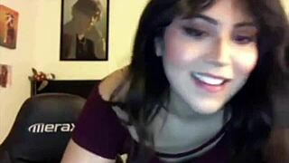 Pretty webcam girl shows off her curves and masturbates