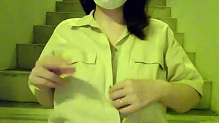 Married woman boldly masturbates on the stairs of her apartment building