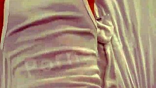 Horny Asian gay couple bareback with huge cock!