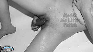 Squirting orgasms in the bathroom with amateur girlfriend