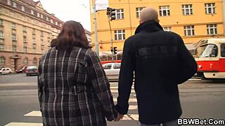 Fingered and fucked by a man who picked up a chubby woman with a shaven pussy