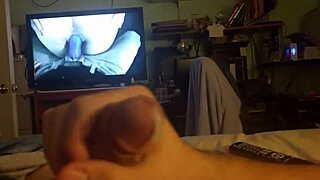 Solo male masturbation in gay amateur video
