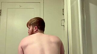 A gay bodybuilder spanking himself hard in a solo session