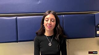 Public agent seduces on the train and gets paid for it