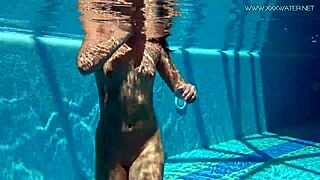 Jessica’s sexy look made the producer horny and he decided to have sex with her underwater