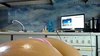 Hey, watch hot Sexydea teasing herself on live webcam, so steamy! 🔥