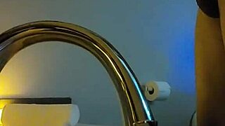 Girl gave a blowjob to her lover in the bath, and it was amazing