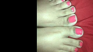 Feet fetish - toe play for sexy feet lovers