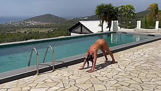 Roxy Fox teaches you how to do yoga without clothes in sensual style