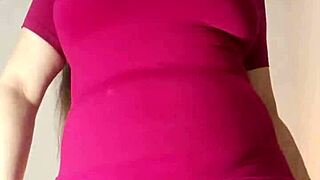 Damn, look at this curvy Latina stepmom with a huge cameltoe teasing in leggings