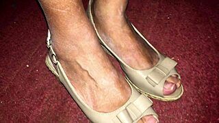 Shemale with foot fetish gets crossdressed and worshiped