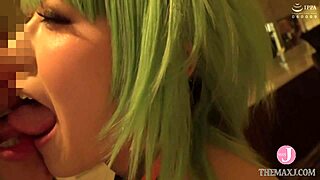 Cute anime cosplay babe gets a cumshot on her face