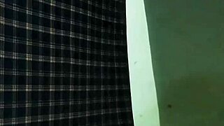 Hot Mujra In Saree By Shemale