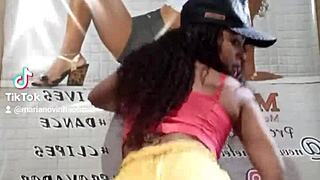 Ebony teen's ass up in slutty dance