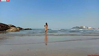 Red lipe crazy beach adventure turns into amateur porn