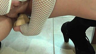 I have a big ass and I wear lingerie while I masturbate for you