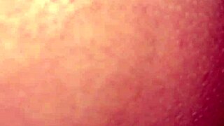 Follando con desconocida en público, terminé en su culo en el carro