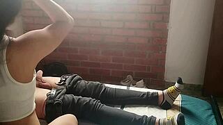 Jovencita Cachonda Me Masturba Y Me Saca La Leche Con Su Boca