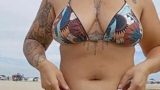 Estou Usando Calcinha Na Praia Pra Chamar Atenção Dos Casados E Ver Se Encontro Um Pra Me Fuder Gostoso